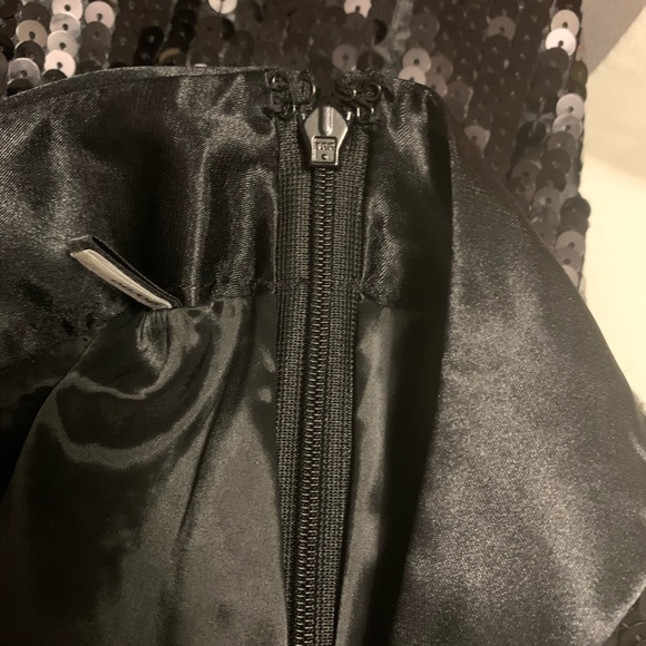 NWT-Express Design Studio Black Sequin Mini Skirt. Size 6. - Picture 4 of 13